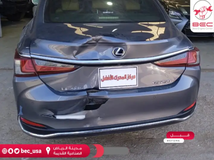 صدمة خلفية لسيارة لكزس قبل السمكرة
